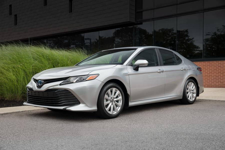  Toyota Camry Hybrid LE 2017 года  (NA) (фото 12 из 21)